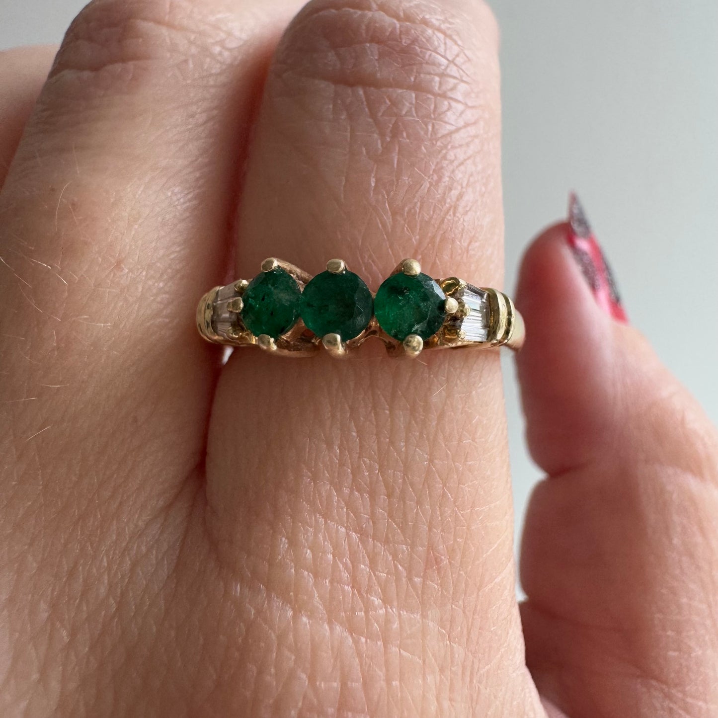 V I N T A G E // three times the envy / 10k + emerald + baguette diamond stacking ring / size 7