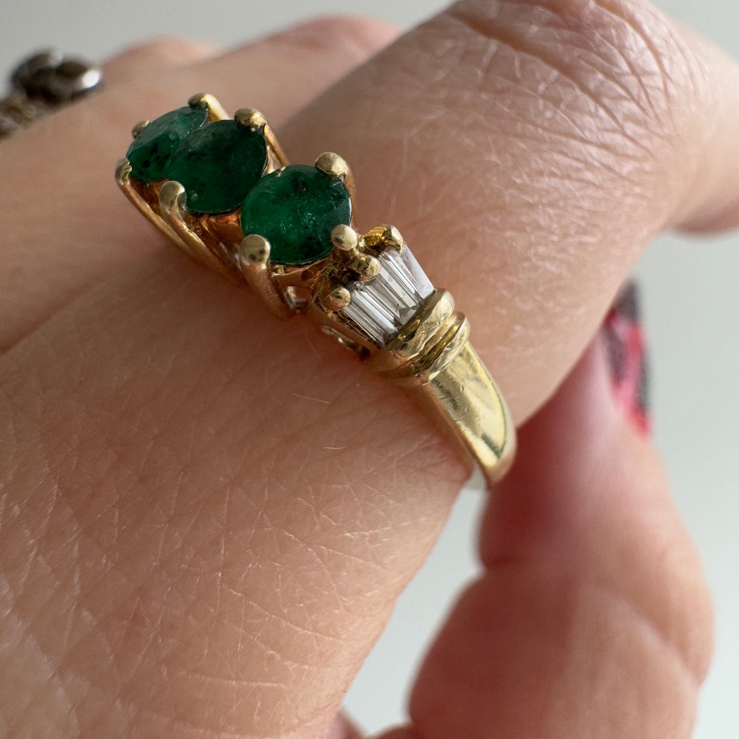 V I N T A G E // three times the envy / 10k + emerald + baguette diamond stacking ring / size 7