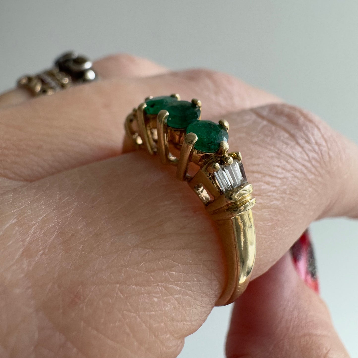 V I N T A G E // three times the envy / 10k + emerald + baguette diamond stacking ring / size 7