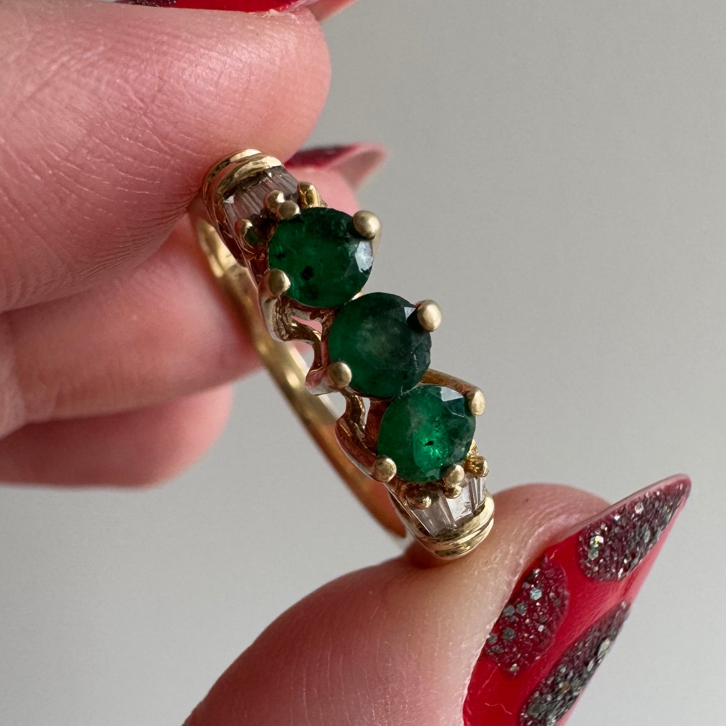 V I N T A G E // three times the envy / 10k + emerald + baguette diamond stacking ring / size 7