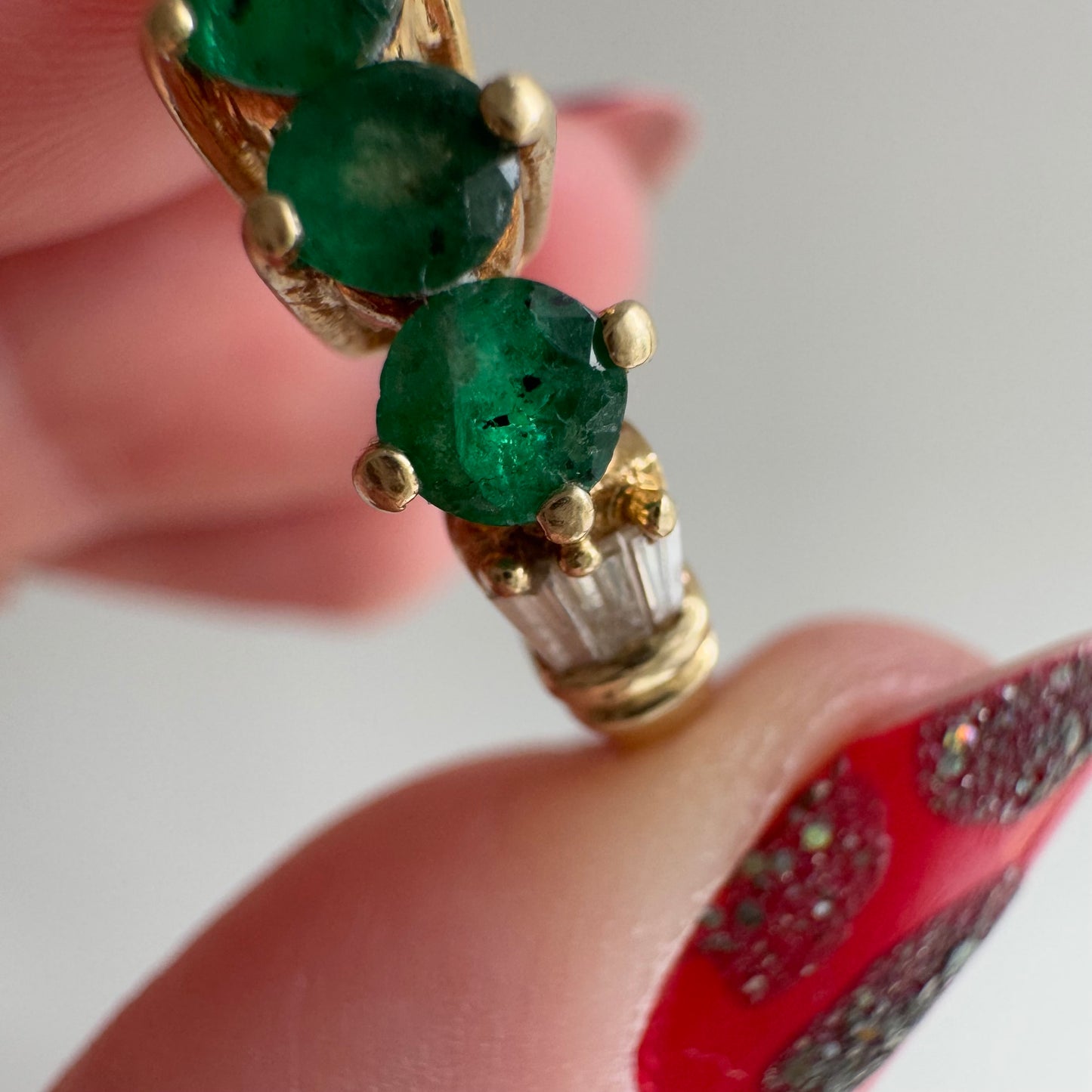 V I N T A G E // three times the envy / 10k + emerald + baguette diamond stacking ring / size 7