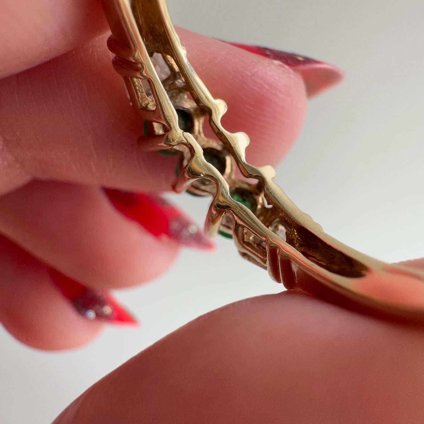 V I N T A G E // three times the envy / 10k + emerald + baguette diamond stacking ring / size 7