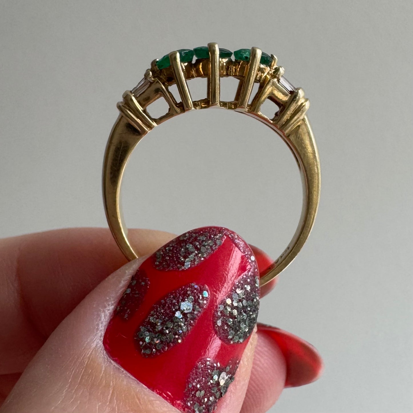 V I N T A G E // three times the envy / 10k + emerald + baguette diamond stacking ring / size 7