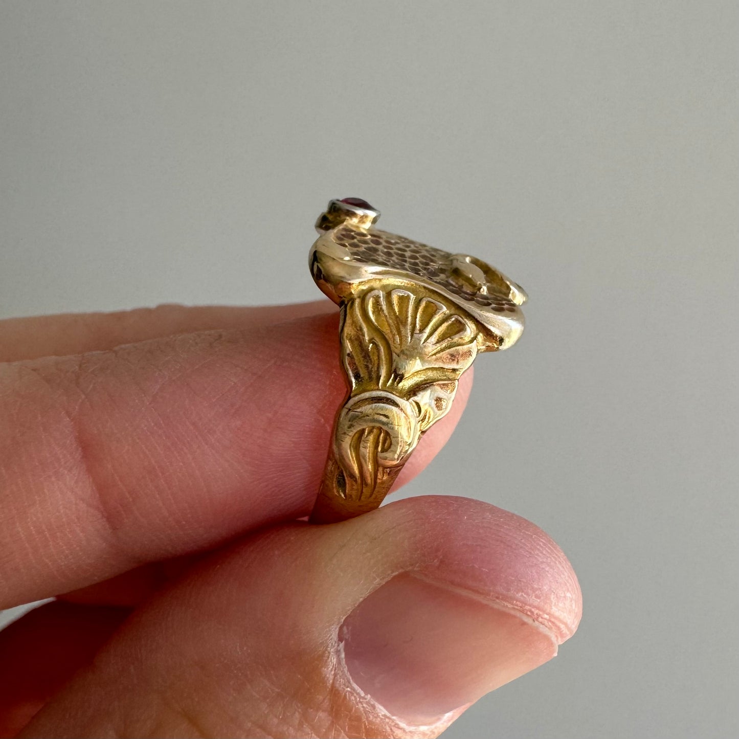 A N T I Q U E // a snake and her fungi / 14k JR Wood signet with nouveau mushrooms and a slithering snake / size 5.5
