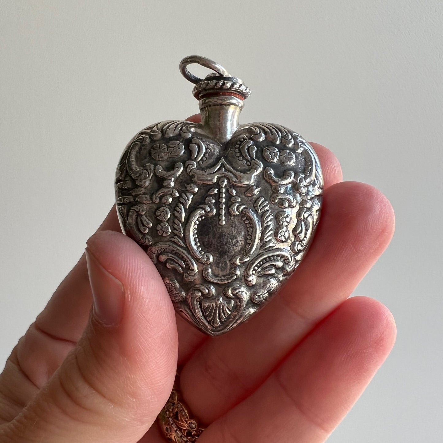 V I N T A G E // scent of the heart / sterling silver victorian style chatelaine vinaigrette perfume / a pendant