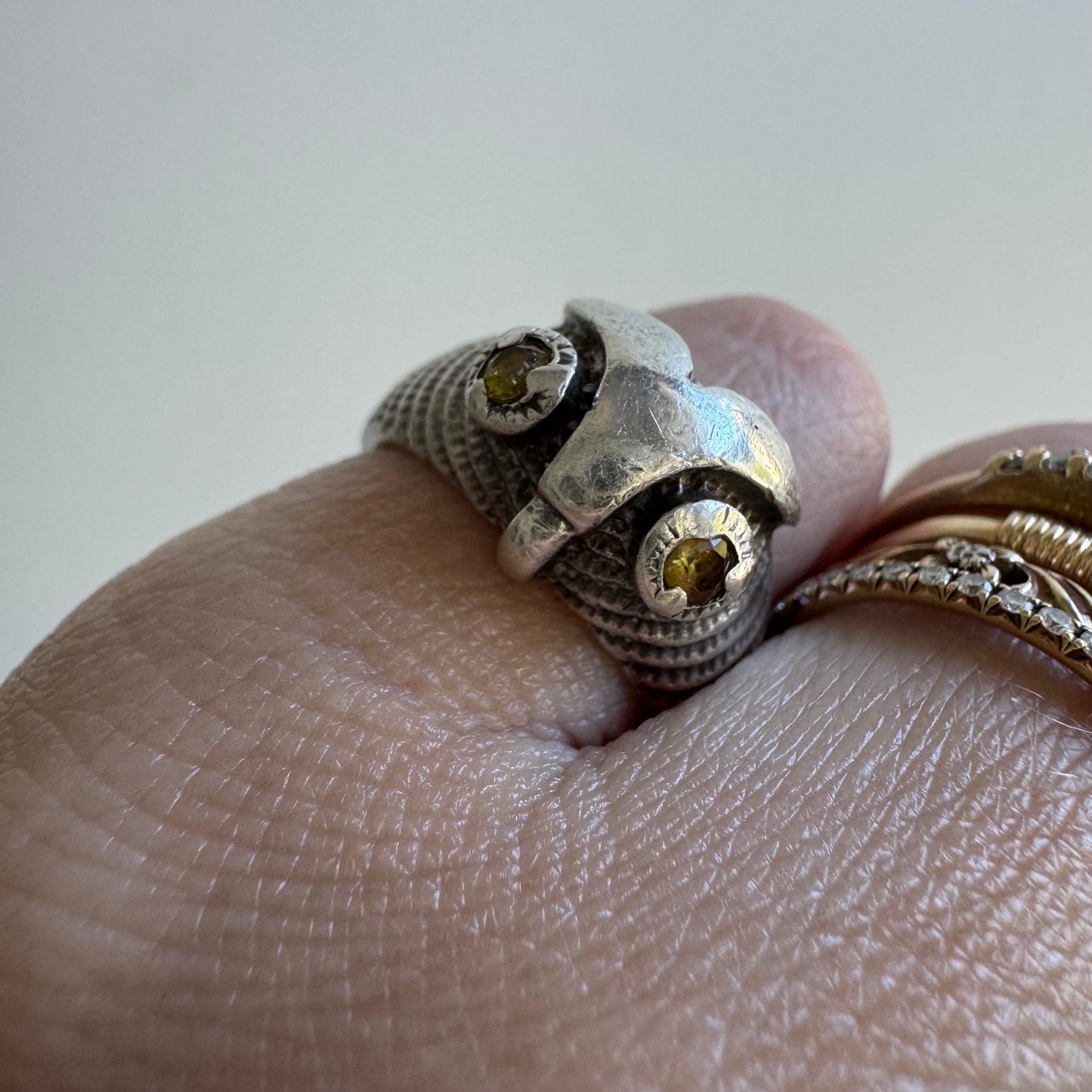 V I N T A G E // sage owl / sterling silver and yellow stone owl dome ring / size 4.75