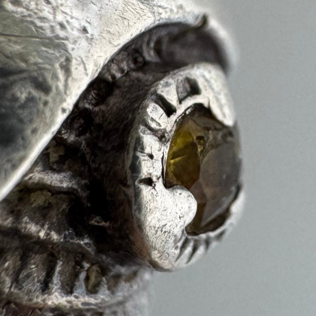 V I N T A G E // sage owl / sterling silver and yellow stone owl dome ring / size 4.75