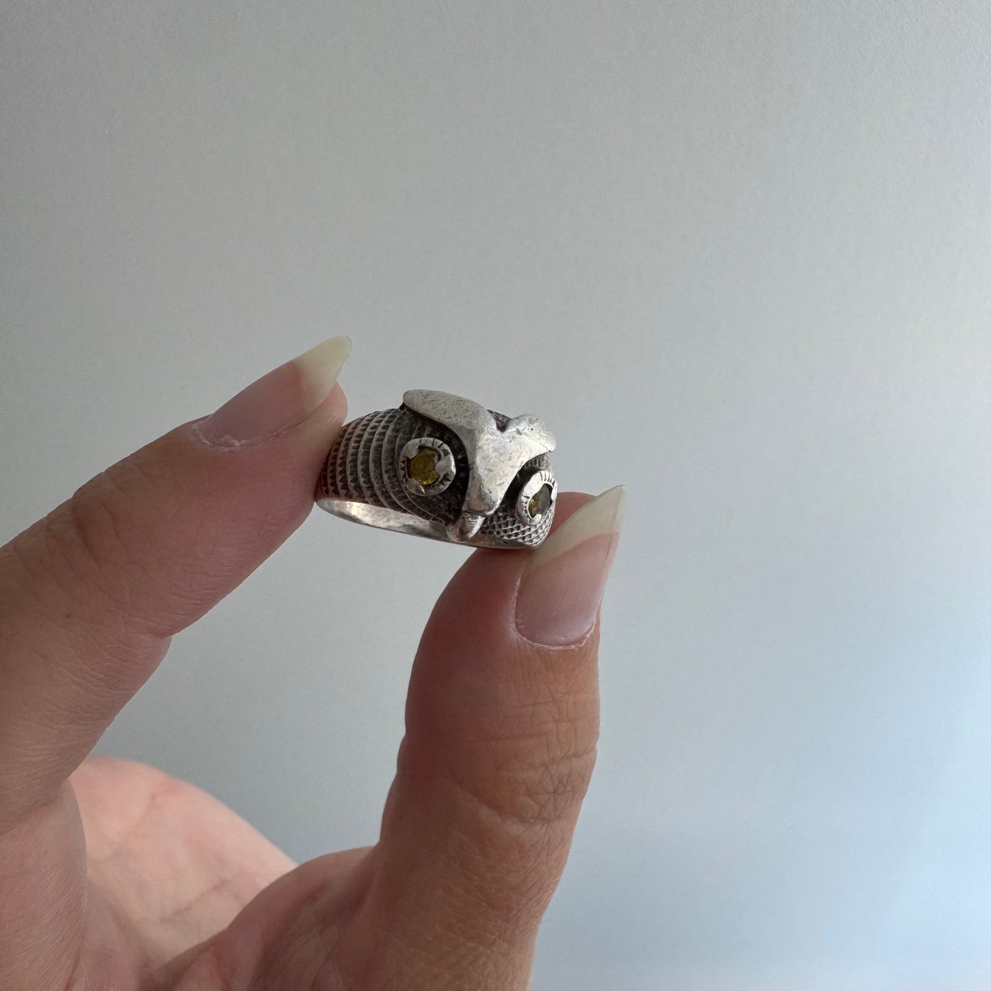 V I N T A G E // sage owl / sterling silver and yellow stone owl dome ring / size 4.75