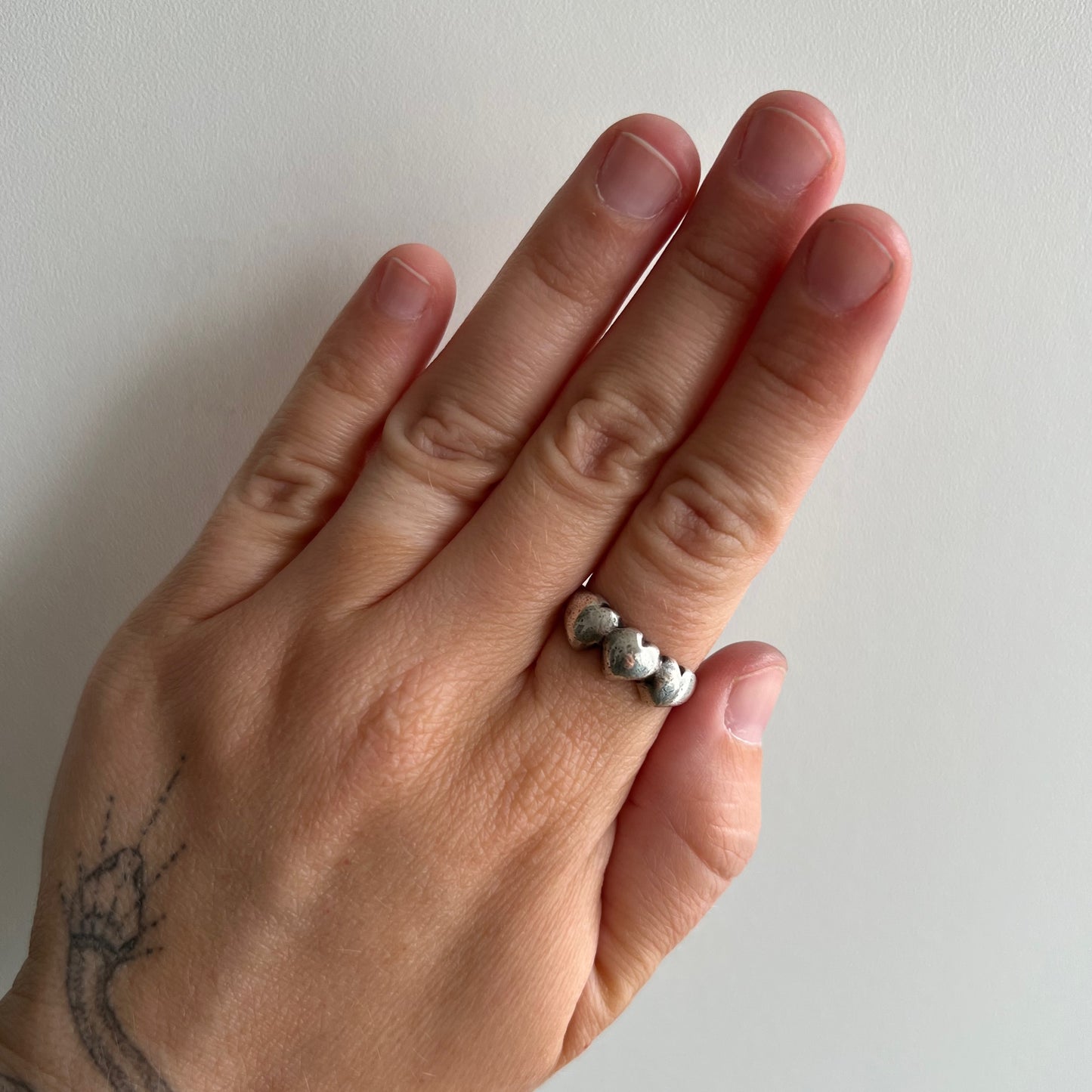 V I N T A G E // past present and future love / sterling silver heart trilogy ring / size 7