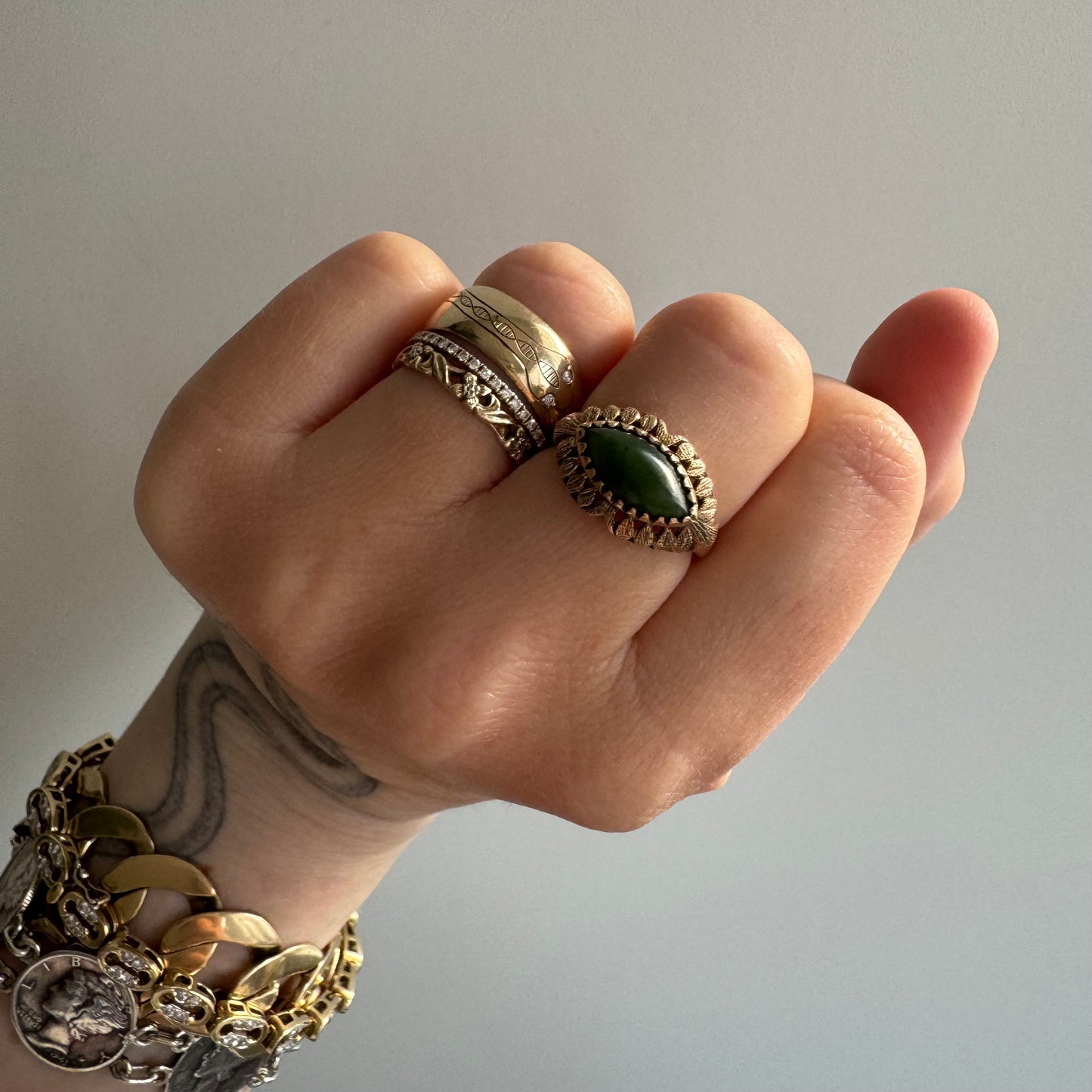 V I N T A G E // leafy eyelashes / 10k and jade eye ring / size 5.75