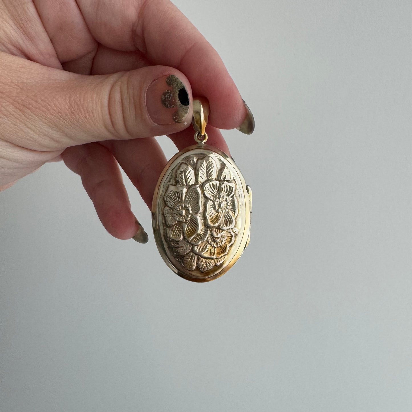 V I N T A G E // flower bunch / gold over sterling silver oval locket / a pendant