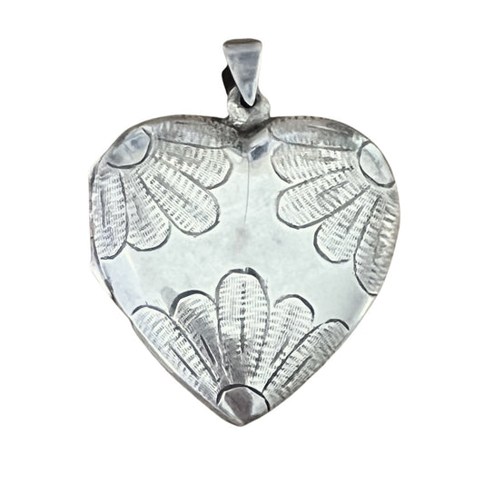 V I N T A G E // floral corners / sterling silver engraved heart locket / a pendant