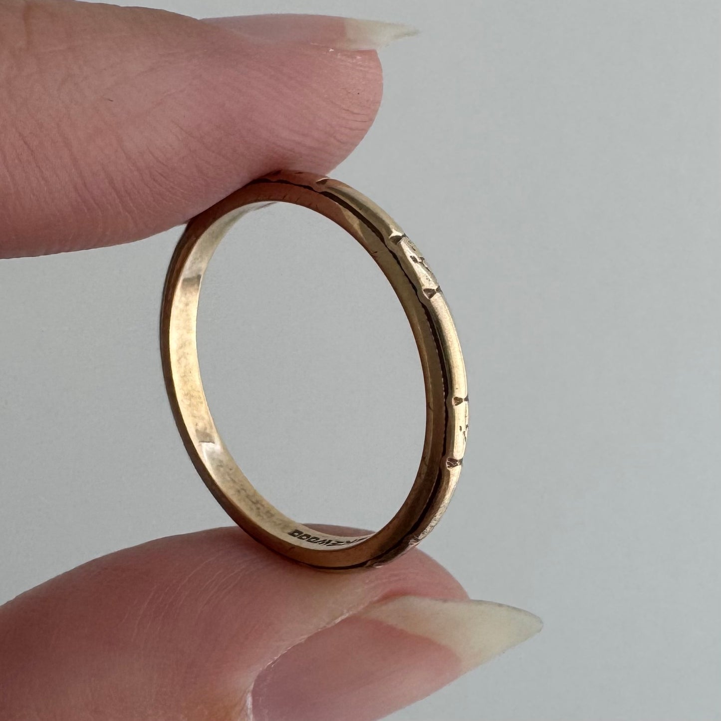 V I N T A G E // blooming pipe cut skinny donut / solid 14k yellow gold floral patterned thin eternity wedding band by JR Wood / size 6.25