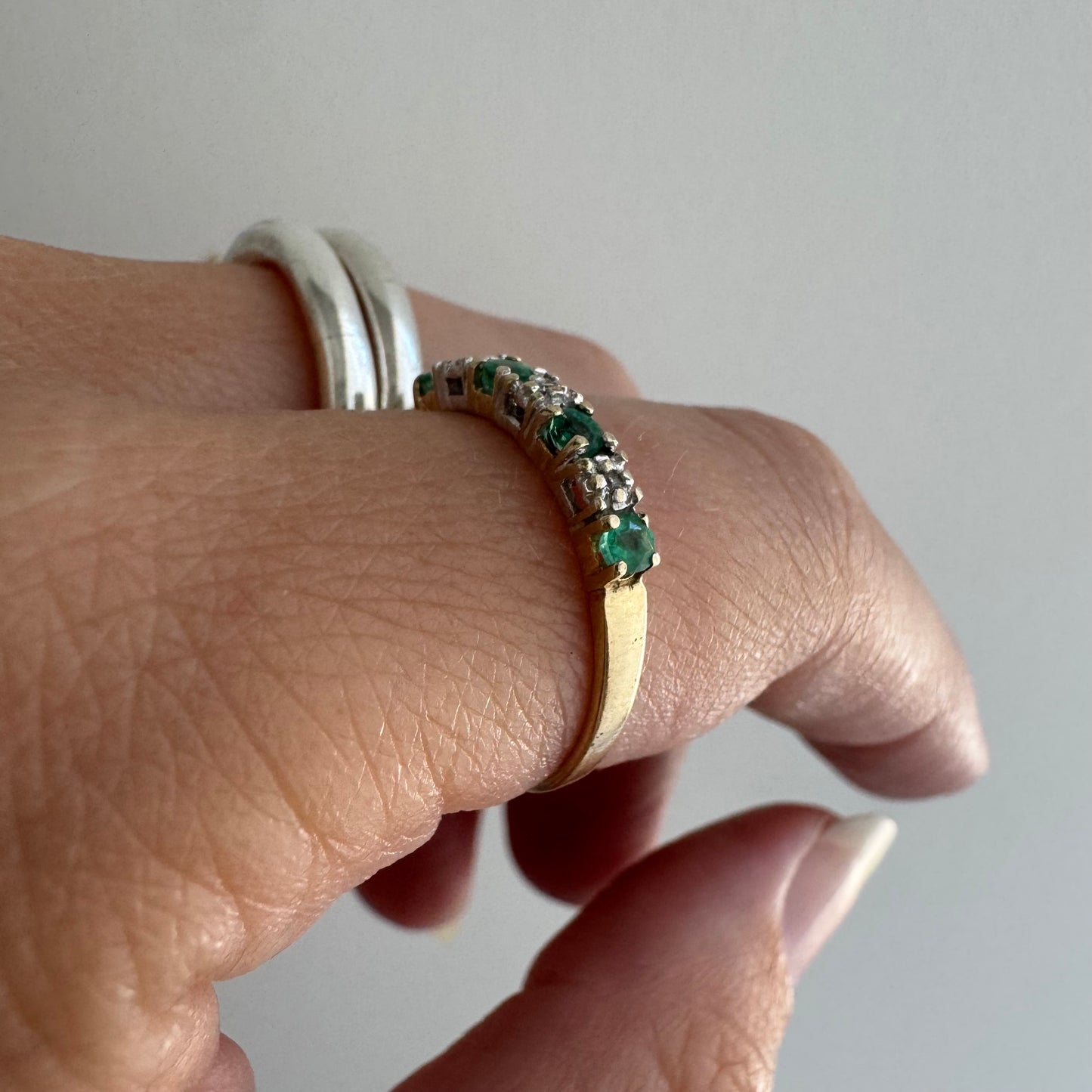 V I N T A G E // enviable green / 10k + emerald + diamond stacking band / size 7