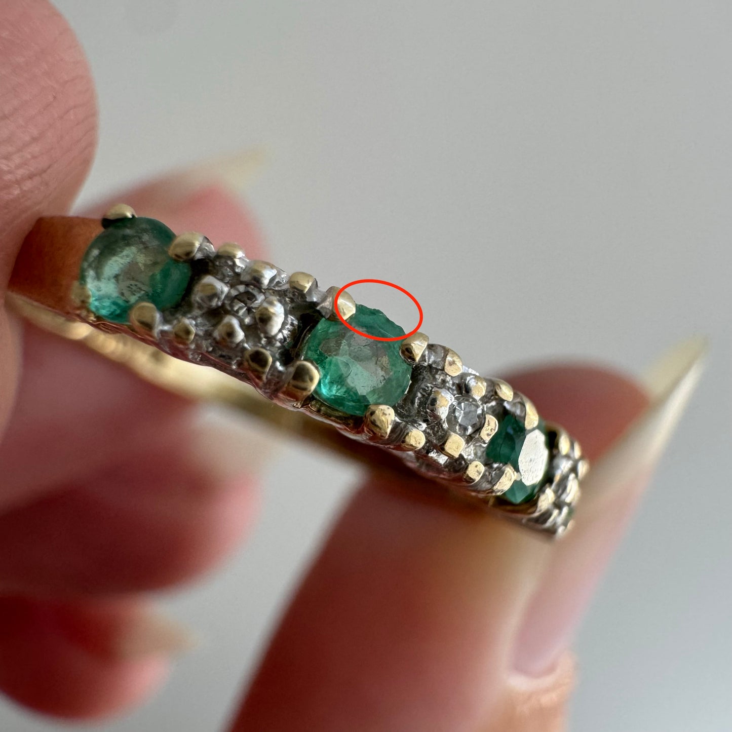 V I N T A G E // enviable green / 10k + emerald + diamond stacking band / size 7