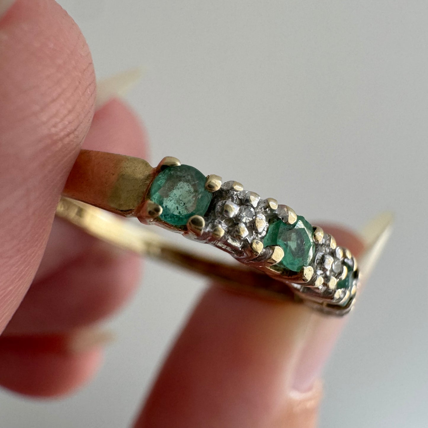V I N T A G E // enviable green / 10k + emerald + diamond stacking band / size 7
