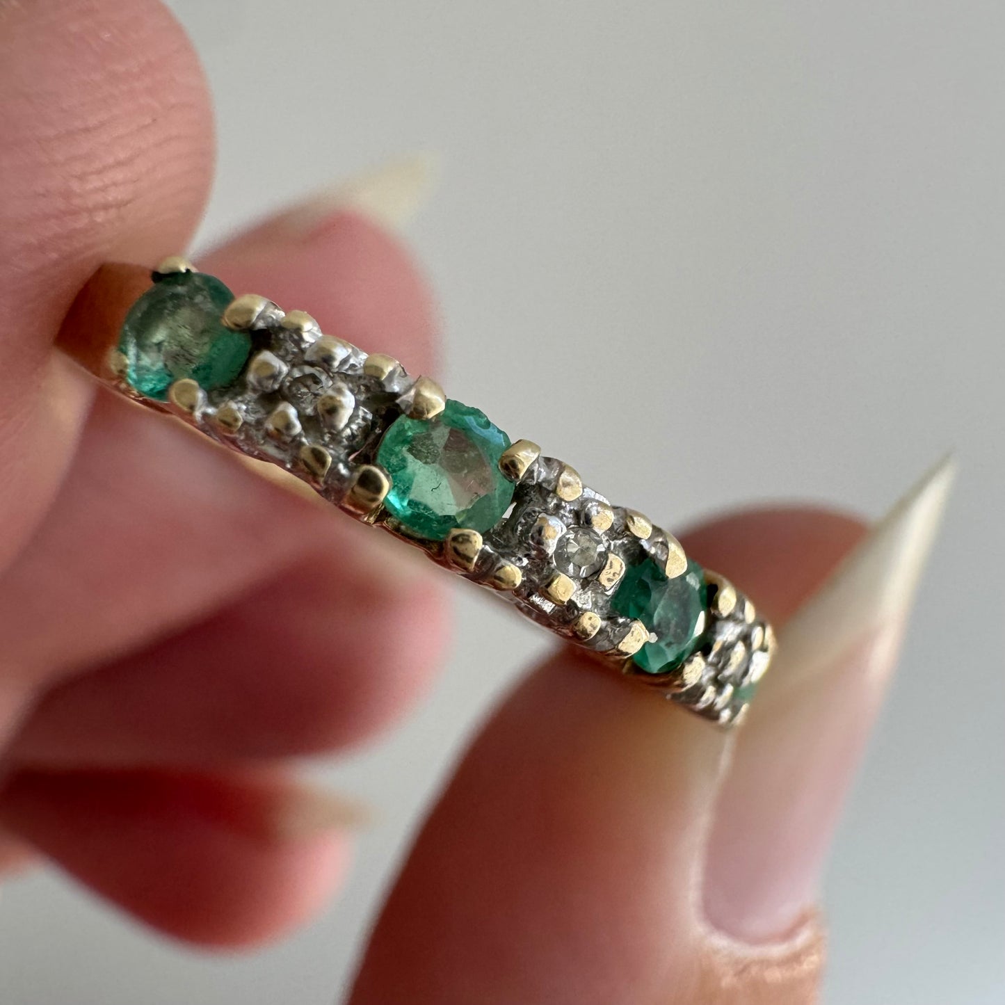 V I N T A G E // enviable green / 10k + emerald + diamond stacking band / size 7
