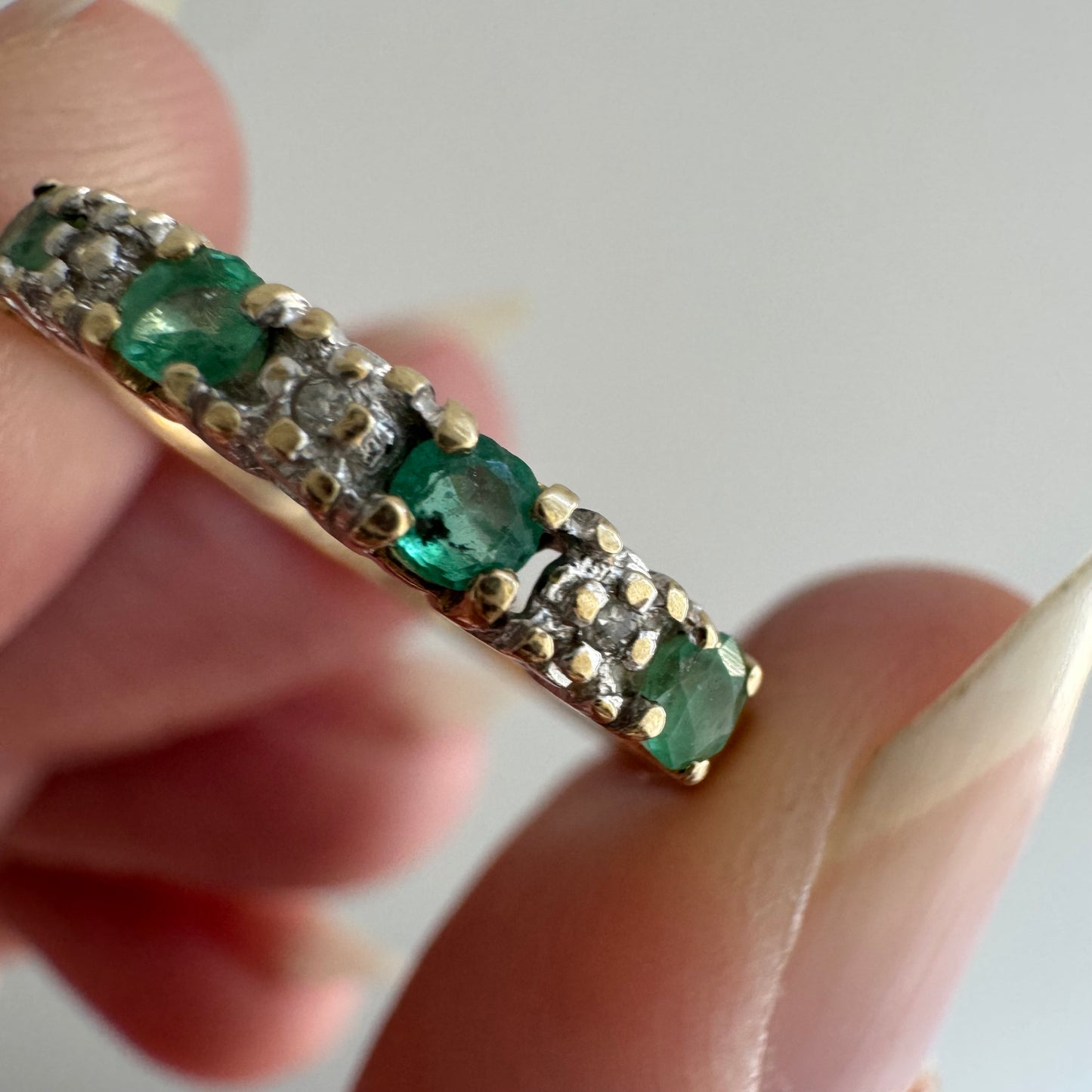 V I N T A G E // enviable green / 10k + emerald + diamond stacking band / size 7
