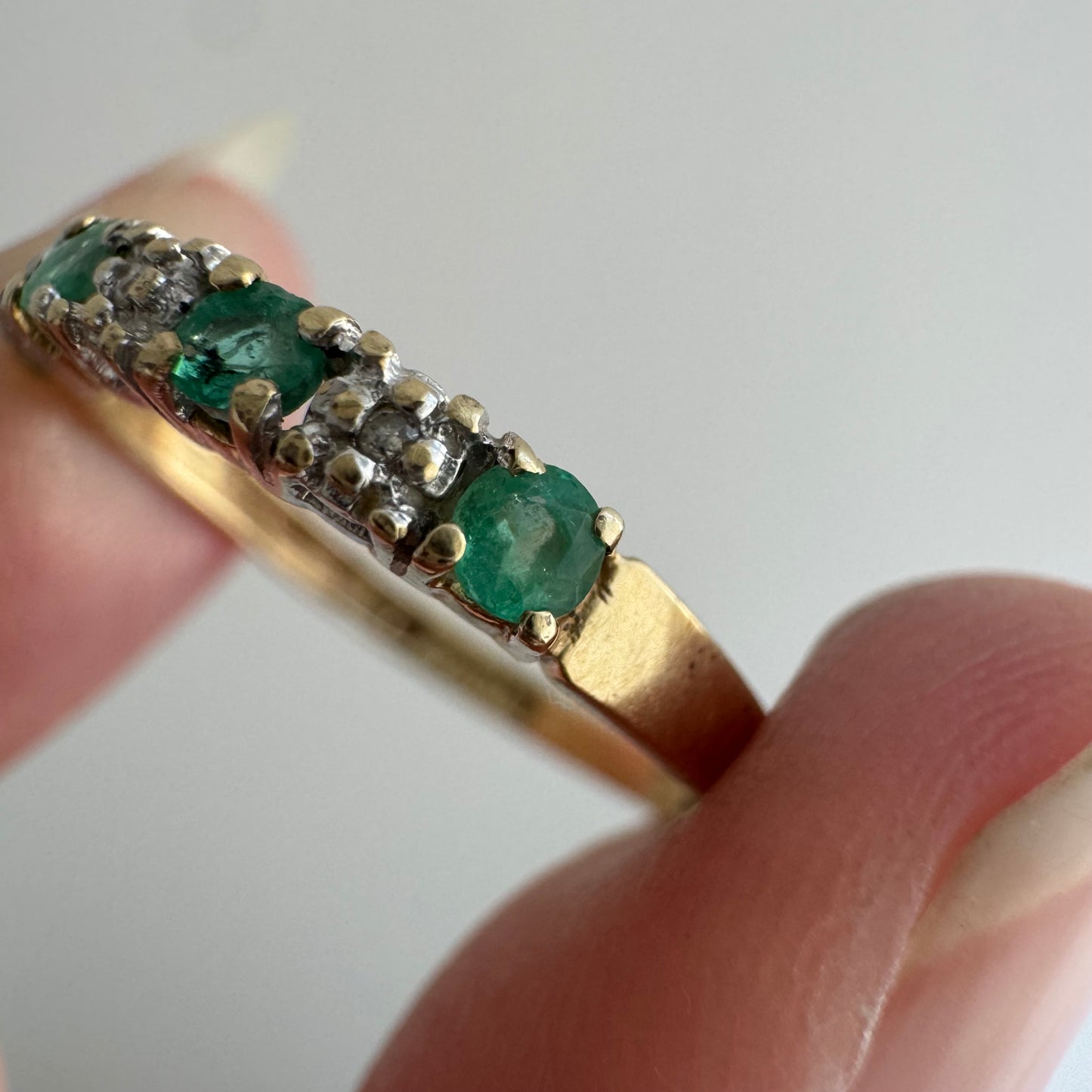 V I N T A G E // enviable green / 10k + emerald + diamond stacking band / size 7