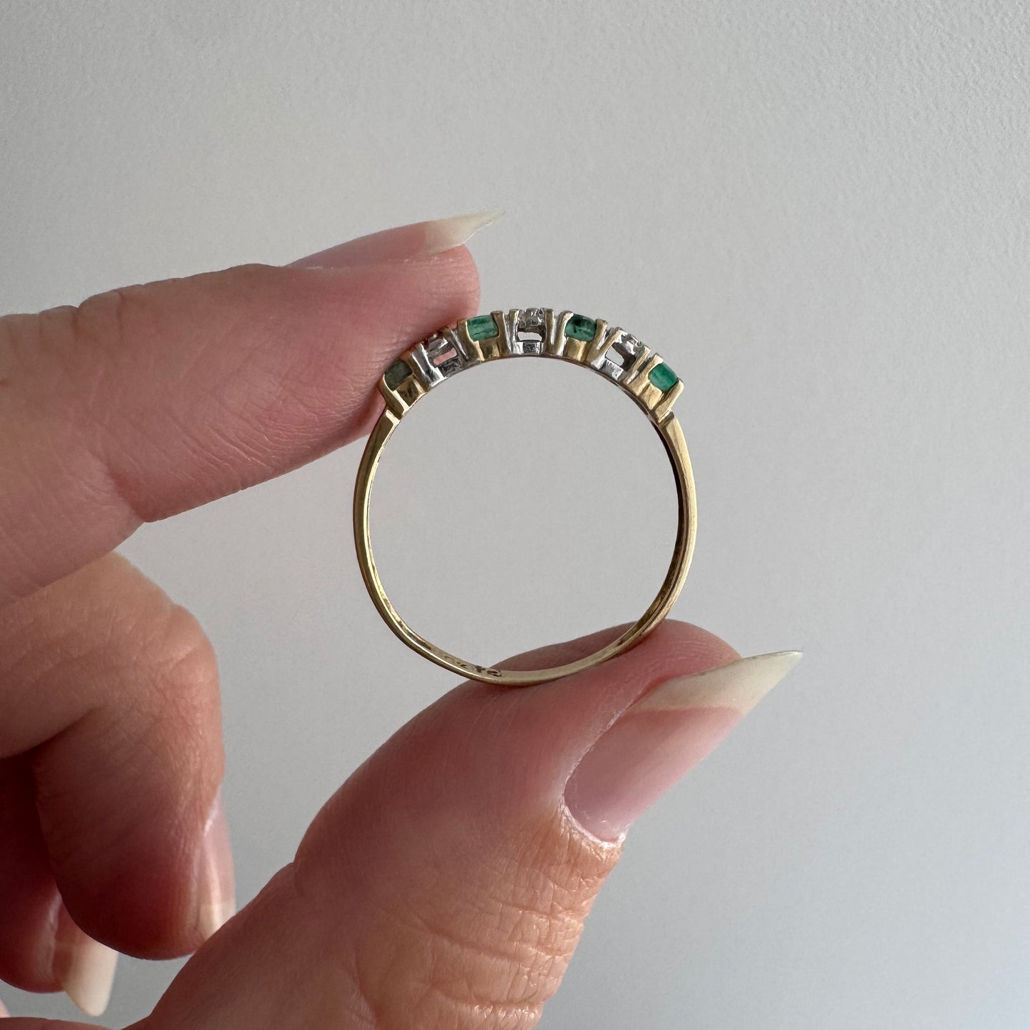 V I N T A G E // enviable green / 10k + emerald + diamond stacking band / size 7