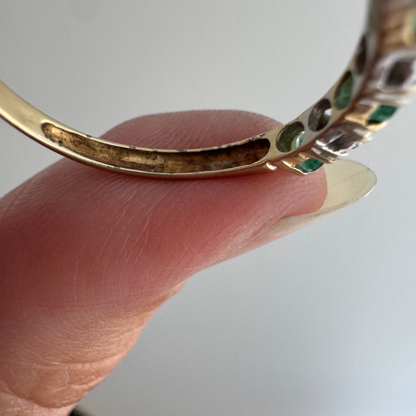 V I N T A G E // enviable green / 10k + emerald + diamond stacking band / size 7