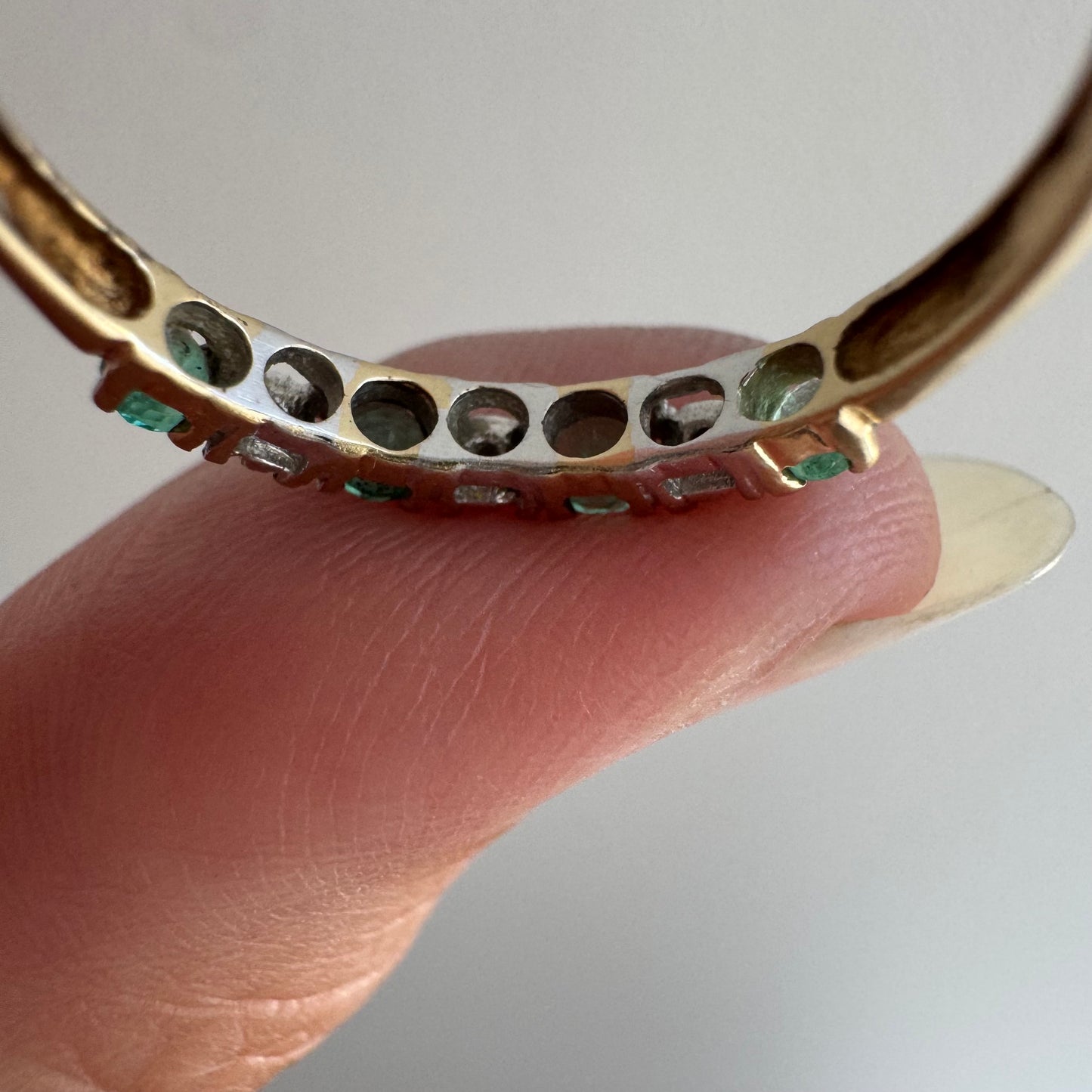 V I N T A G E // enviable green / 10k + emerald + diamond stacking band / size 7