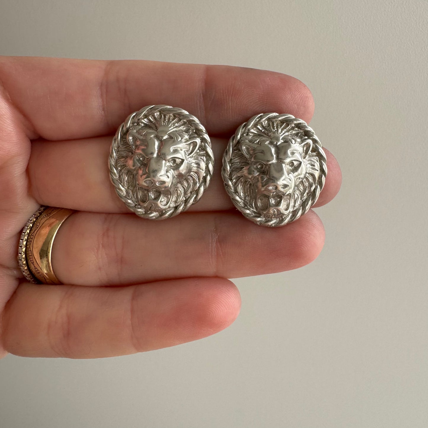 V I N T A G E // rope framed roar / sterling silver roaring lion faces / post earrings