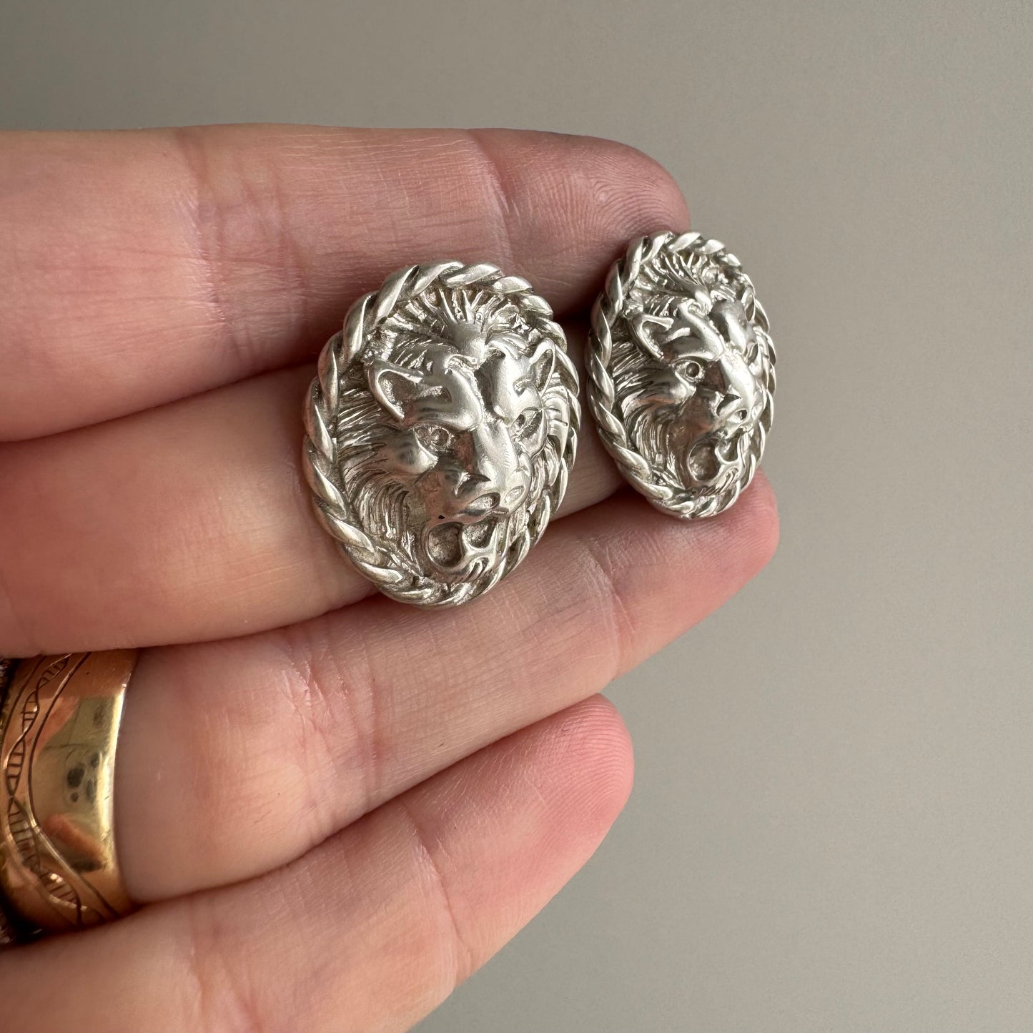 V I N T A G E // rope framed roar / sterling silver roaring lion faces / post earrings