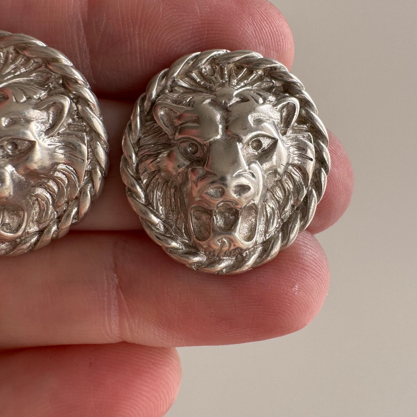 V I N T A G E // rope framed roar / sterling silver roaring lion faces / post earrings