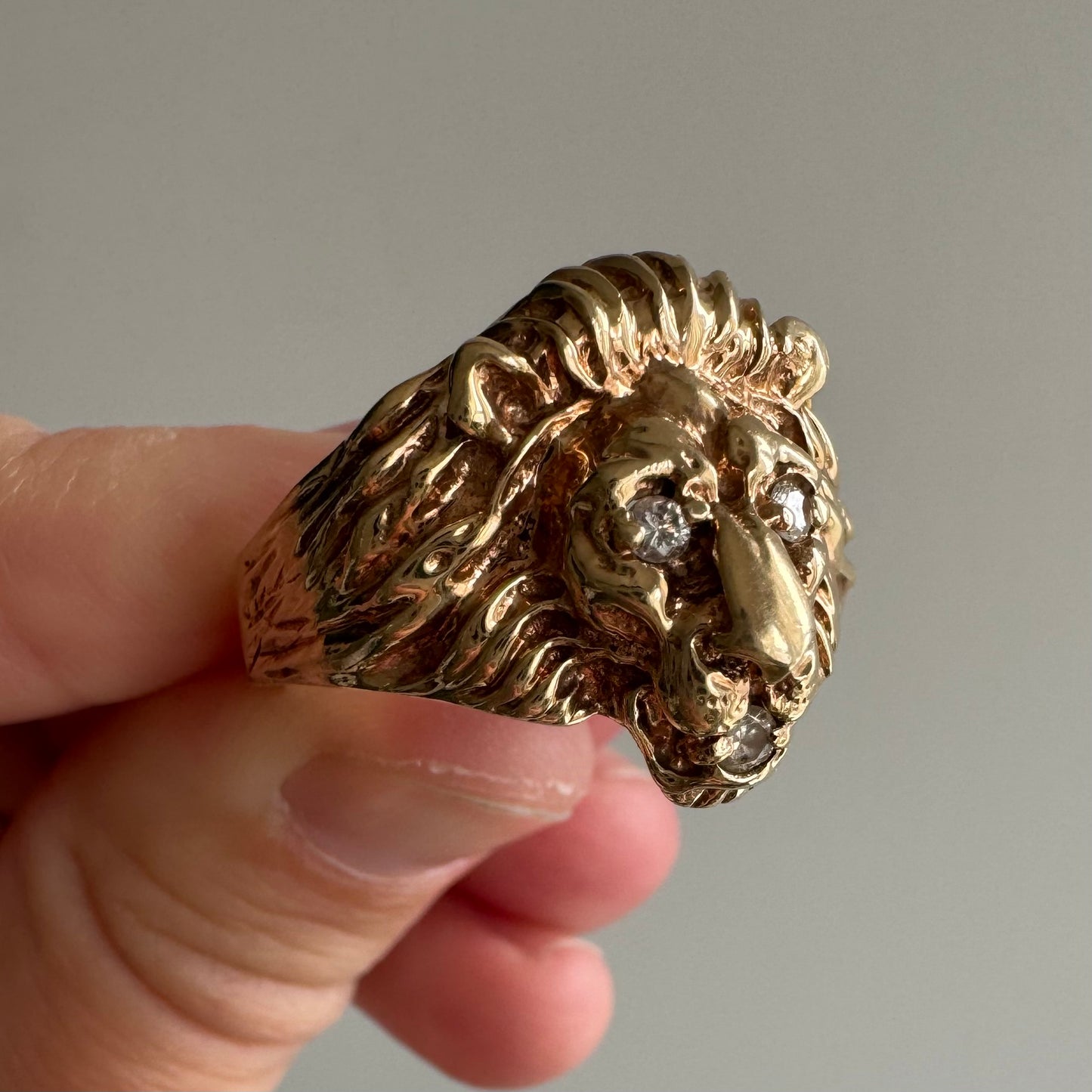 V I N T A G E // classic beast / solid 10k yellow gold and diamond lion ring / size 12.25