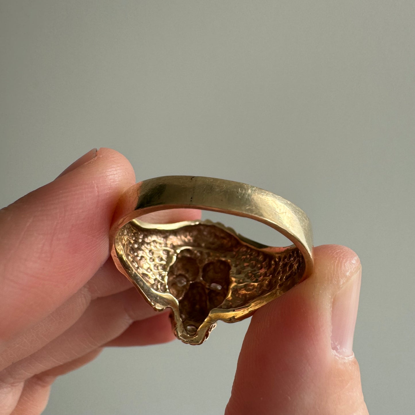 V I N T A G E // classic beast / solid 10k yellow gold and diamond lion ring / size 12.25