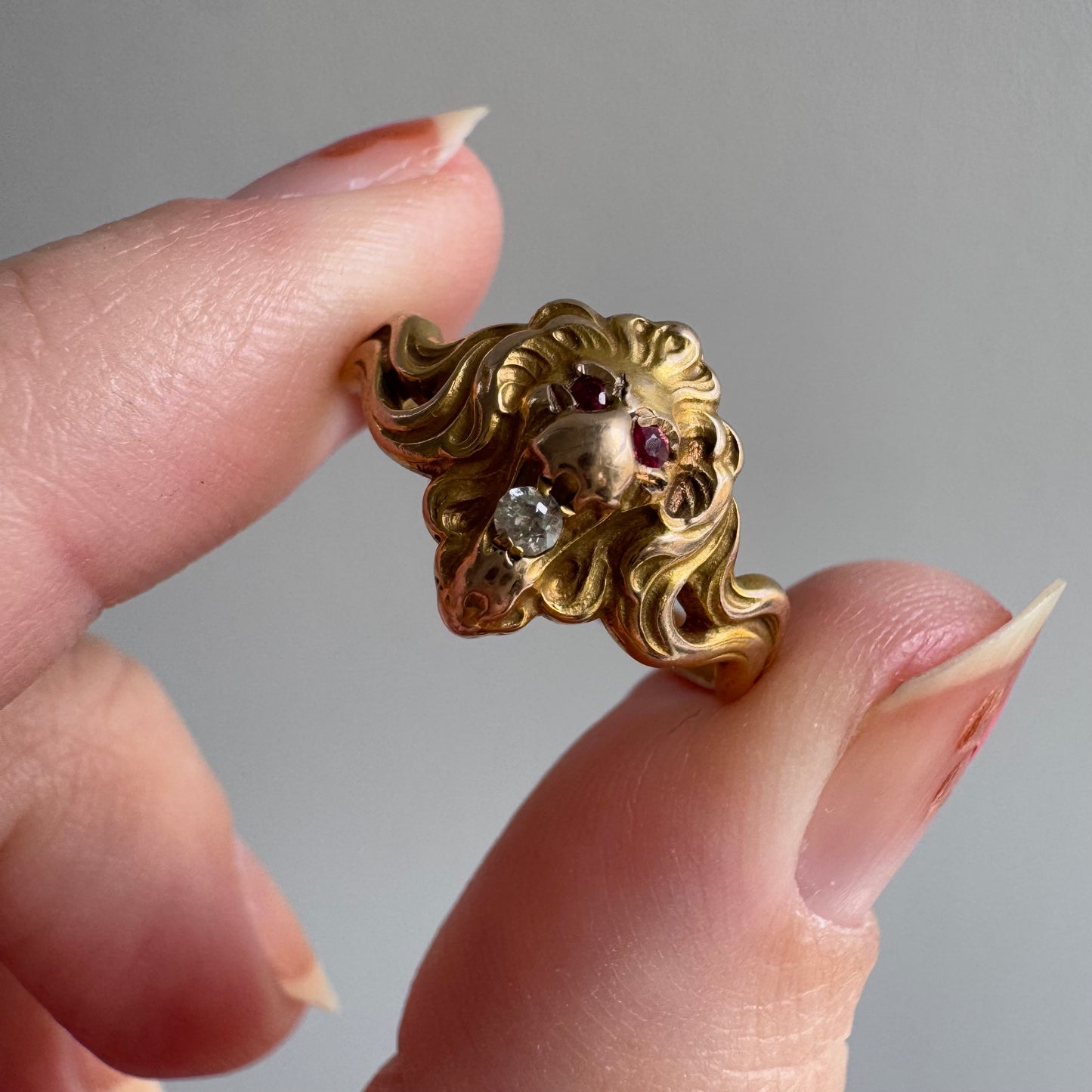 A N T I Q U E // victorian roar / bloomed 10k gargoyle lion with diamond and red eyes / size 6