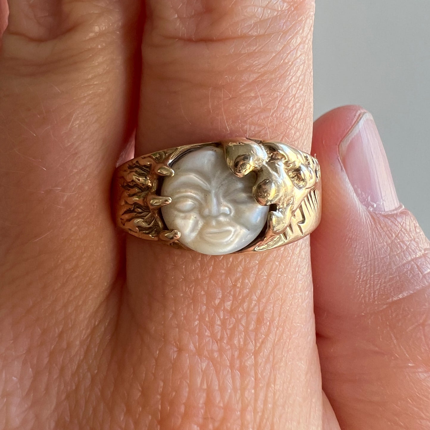 V I N T A G E // lunar mood / 10k yellow gold and mother of pearl moon face ring / size 9.75