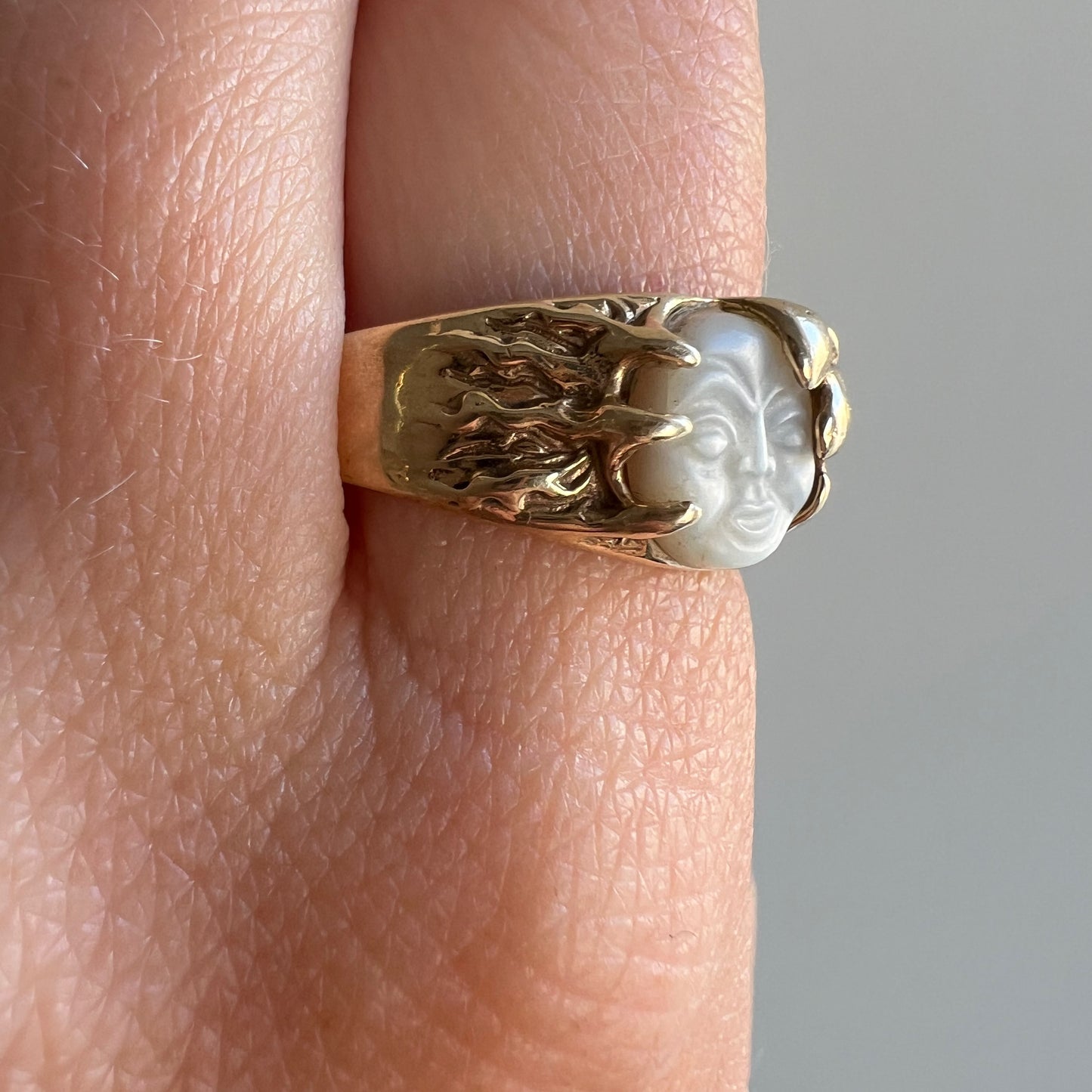 V I N T A G E // lunar mood / 10k yellow gold and mother of pearl moon face ring / size 9.75