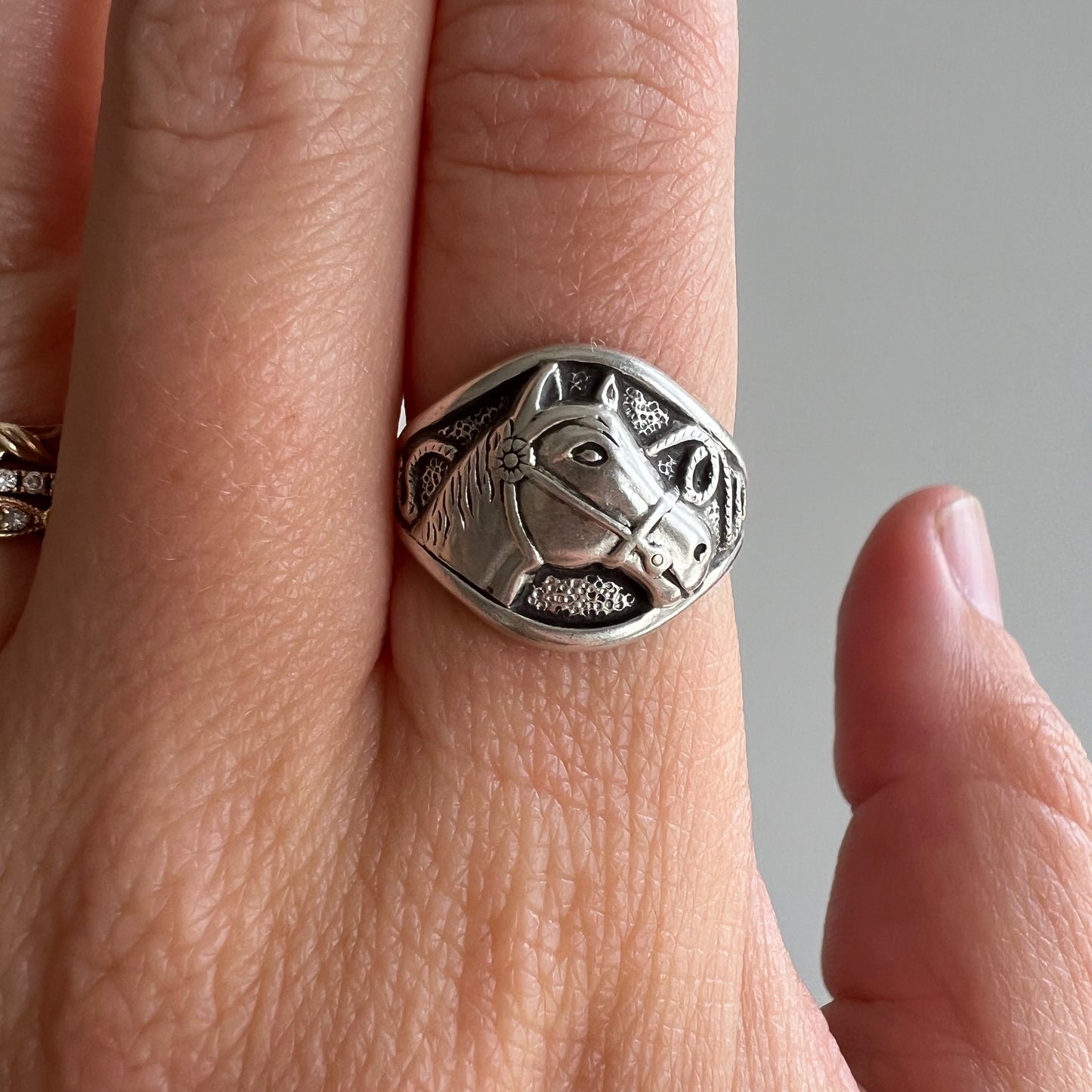 V I N T A G E // trading post equine / sterling silver Bell Trading post horse signet ring / size 6.5