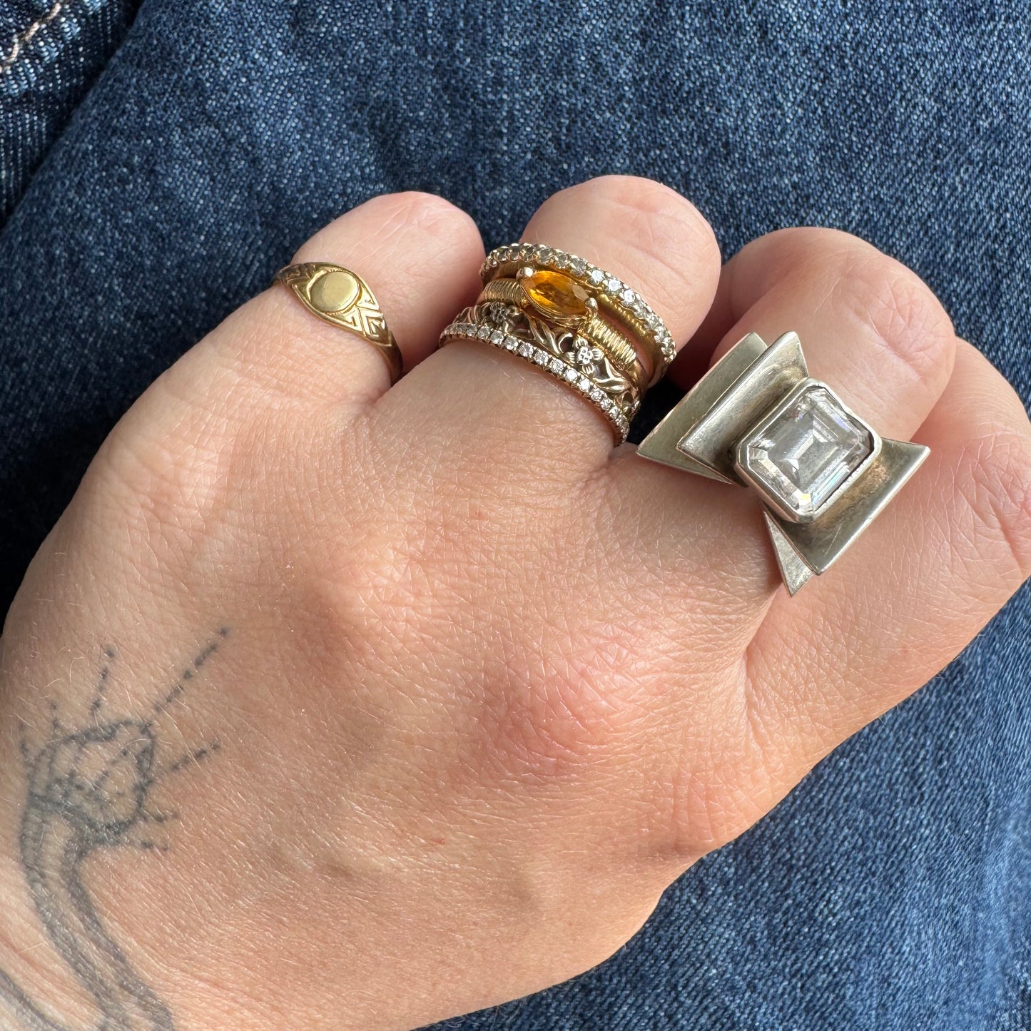 V I N T A G E // like an eye / 10k yellow gold tiniest signet ring / size 2.25