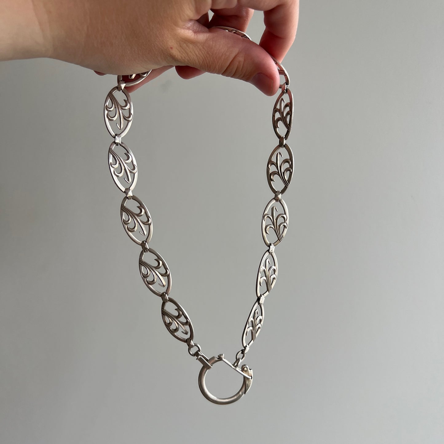 reimagined V I N T A G E // leafy links / sterling silver fancy link necklace with charm holder clasp / 15"