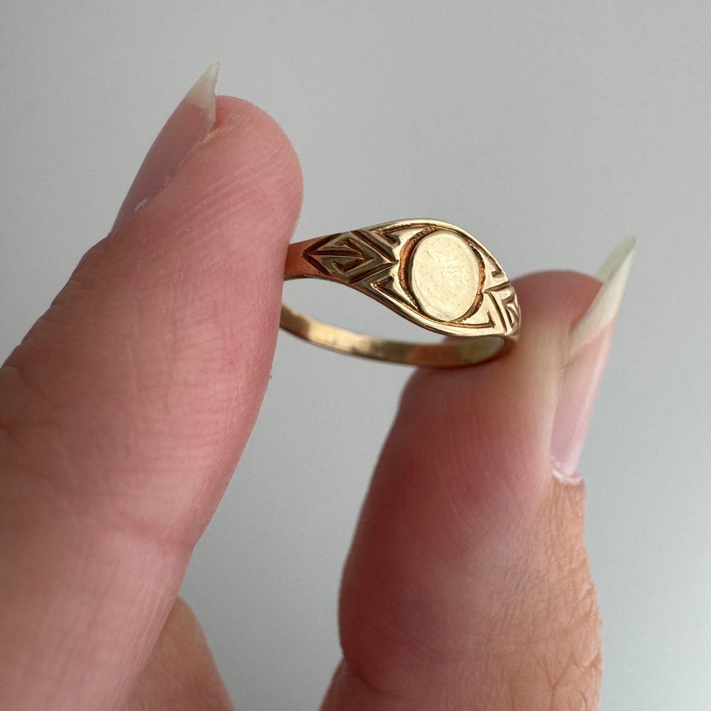 V I N T A G E // like an eye / 10k yellow gold tiniest signet ring / size 2.25