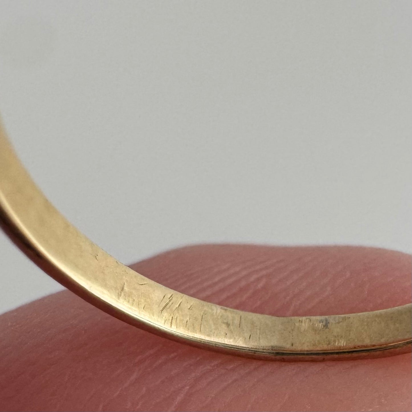 V I N T A G E // like an eye / 10k yellow gold tiniest signet ring / size 2.25