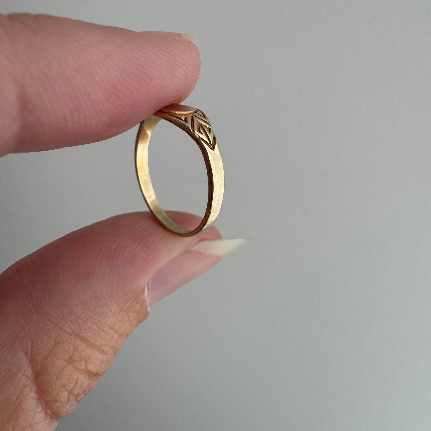 V I N T A G E // like an eye / 10k yellow gold tiniest signet ring / size 2.25