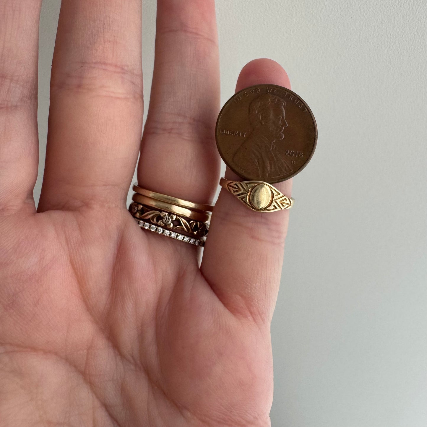 V I N T A G E // like an eye / 10k yellow gold tiniest signet ring / size 2.25