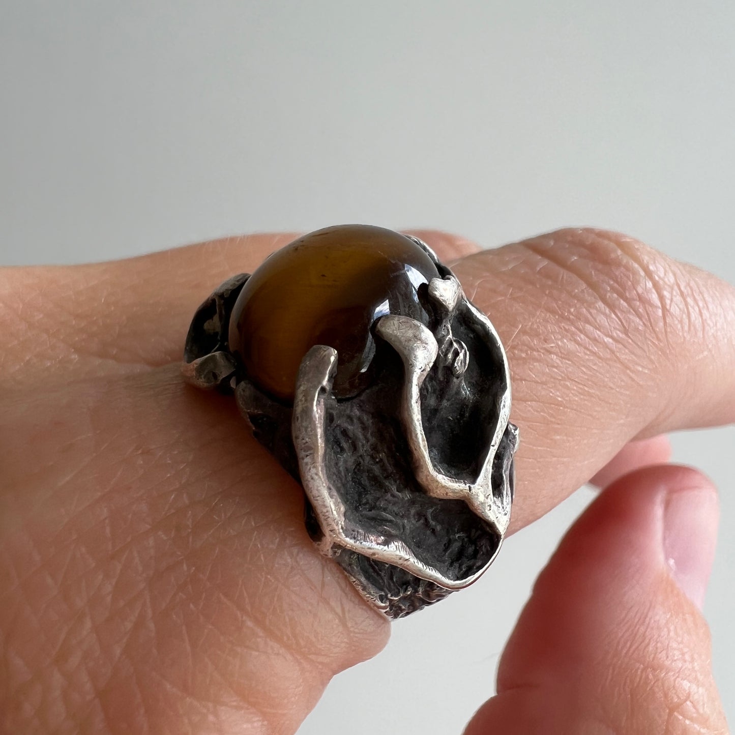 V I N T A G E // shimmery brutalism / sterling silver and tigers eye brutalist signet dome ring / size 8-8.25