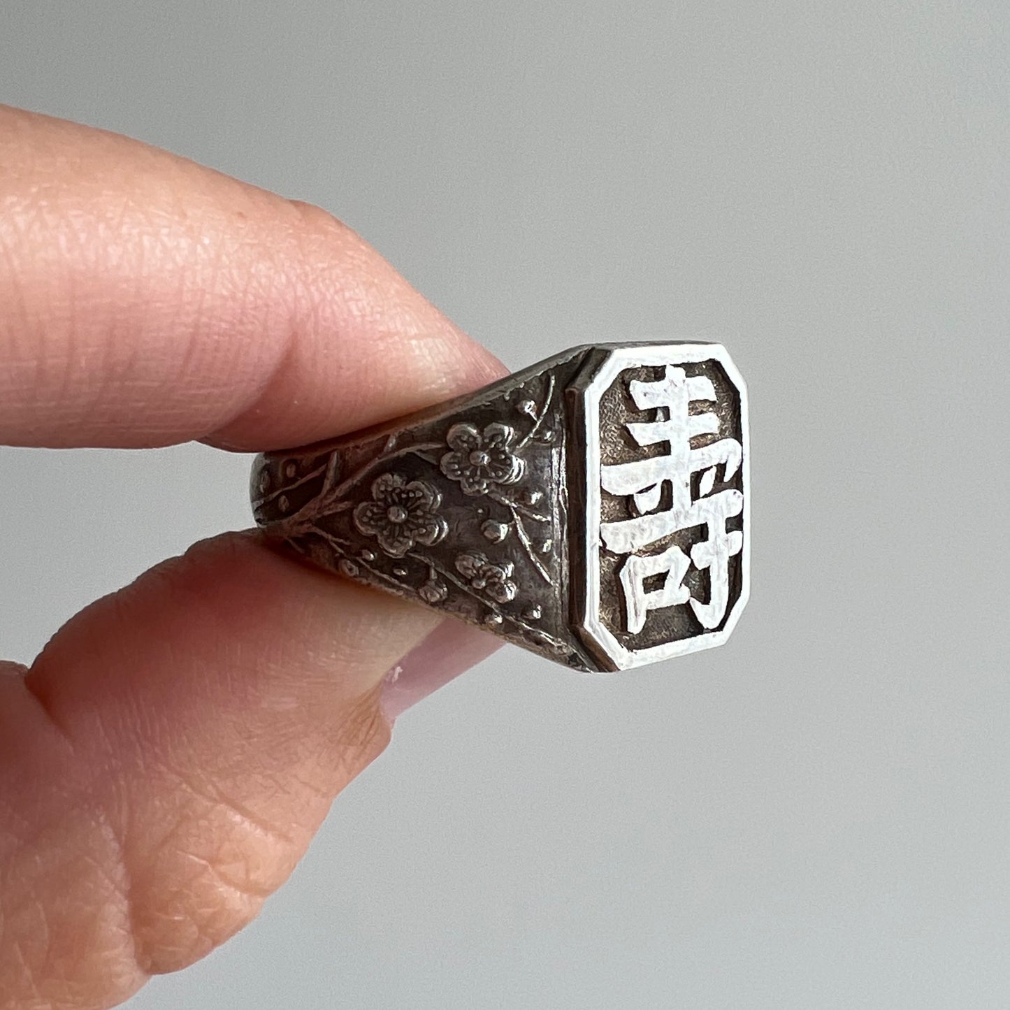 V I N T A G E // framed longevity / sterling silver Chinese longevity character ring / size 11.25