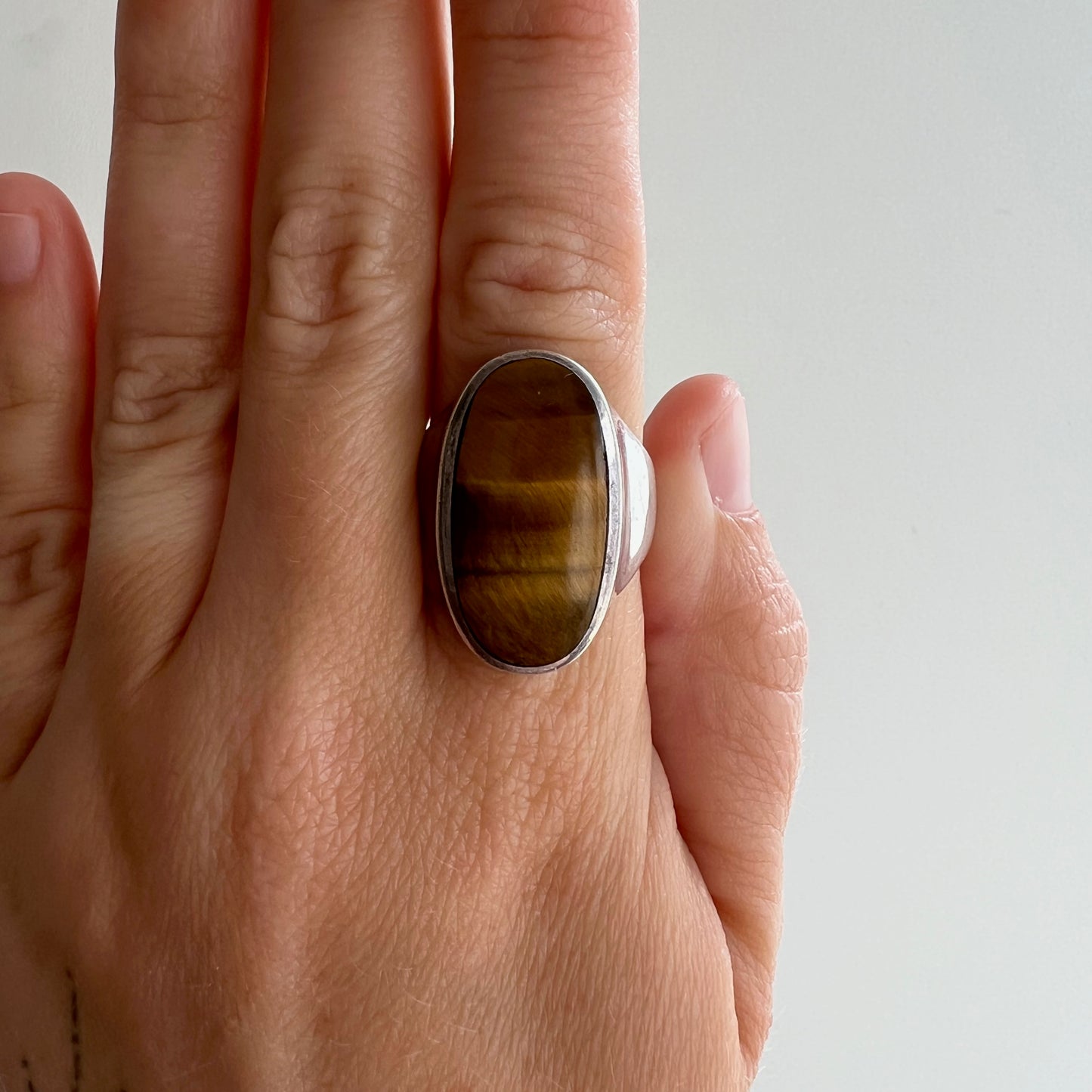 V I N T A G E // full finger shimmer / sterling silver and tigers eye oval signet ring / size 10