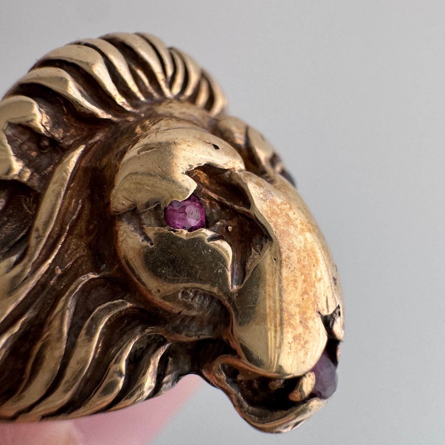 V I N T A G E // ruby roar / 10k and luby lion face ring / size 10.75 to 11