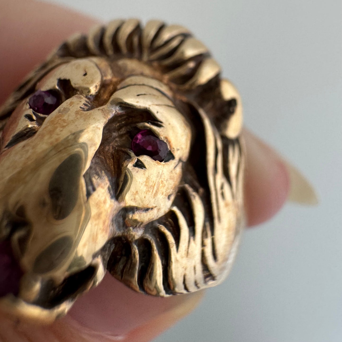 V I N T A G E // ruby roar / 10k and luby lion face ring / size 10.75 to 11