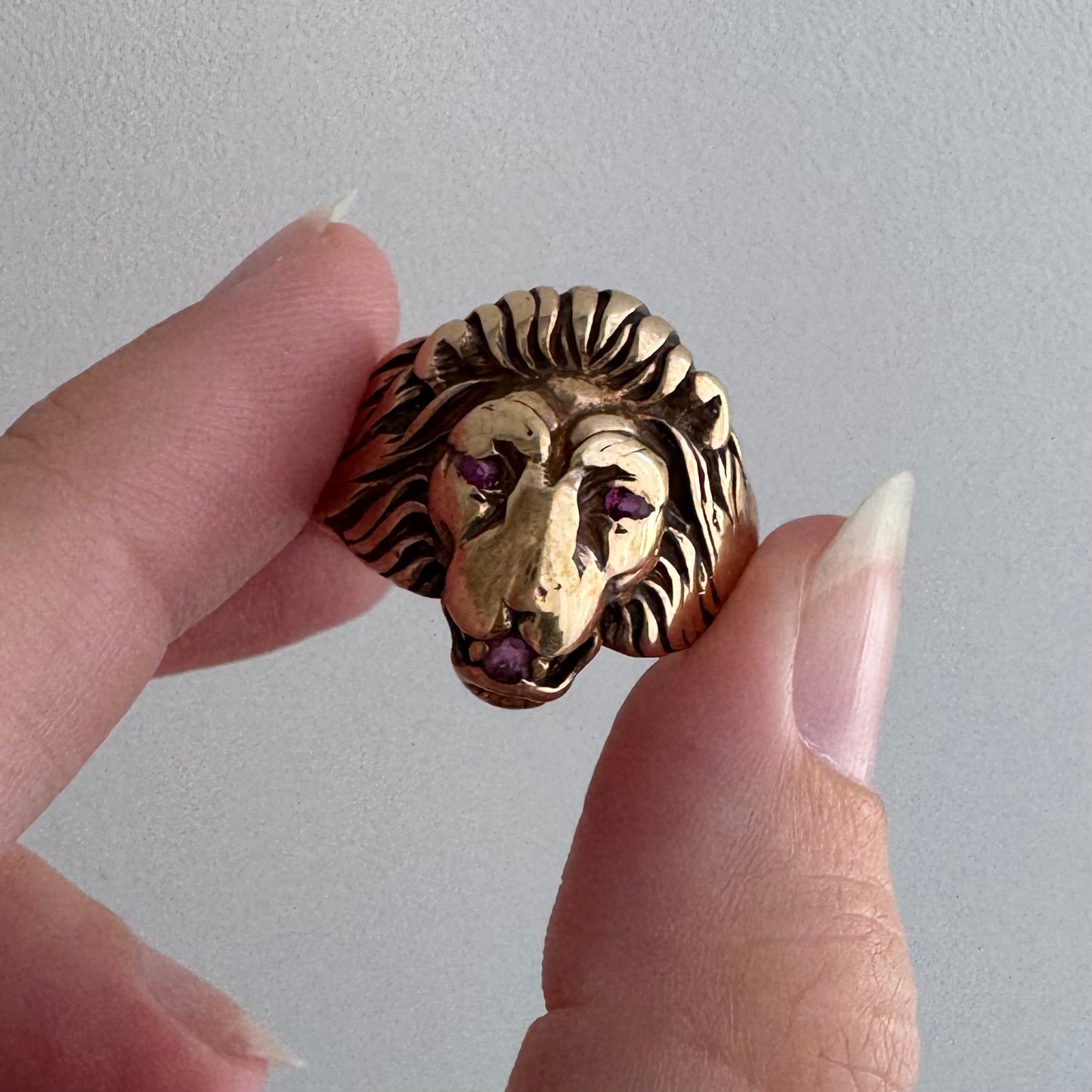 V I N T A G E // ruby roar / 10k and luby lion face ring / size 10.75 to 11