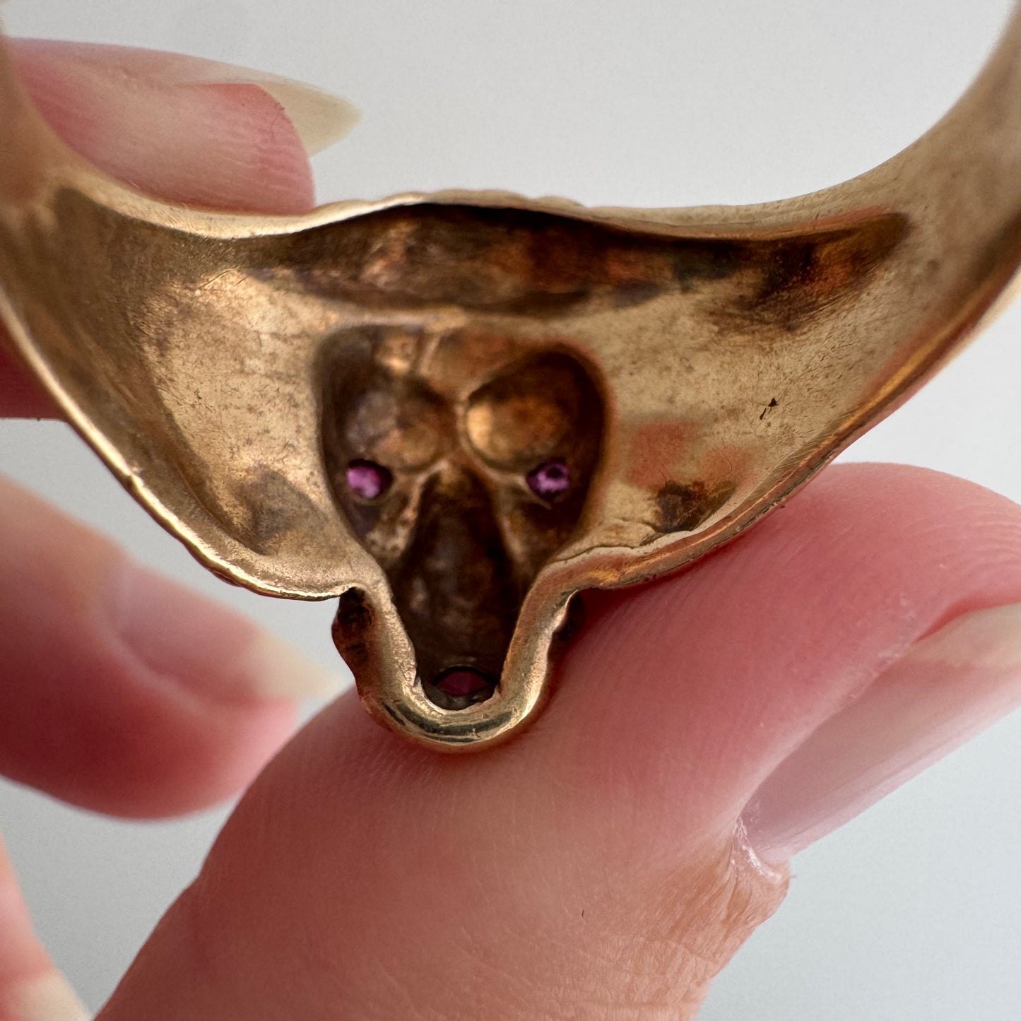 V I N T A G E // ruby roar / 10k and luby lion face ring / size 10.75 to 11