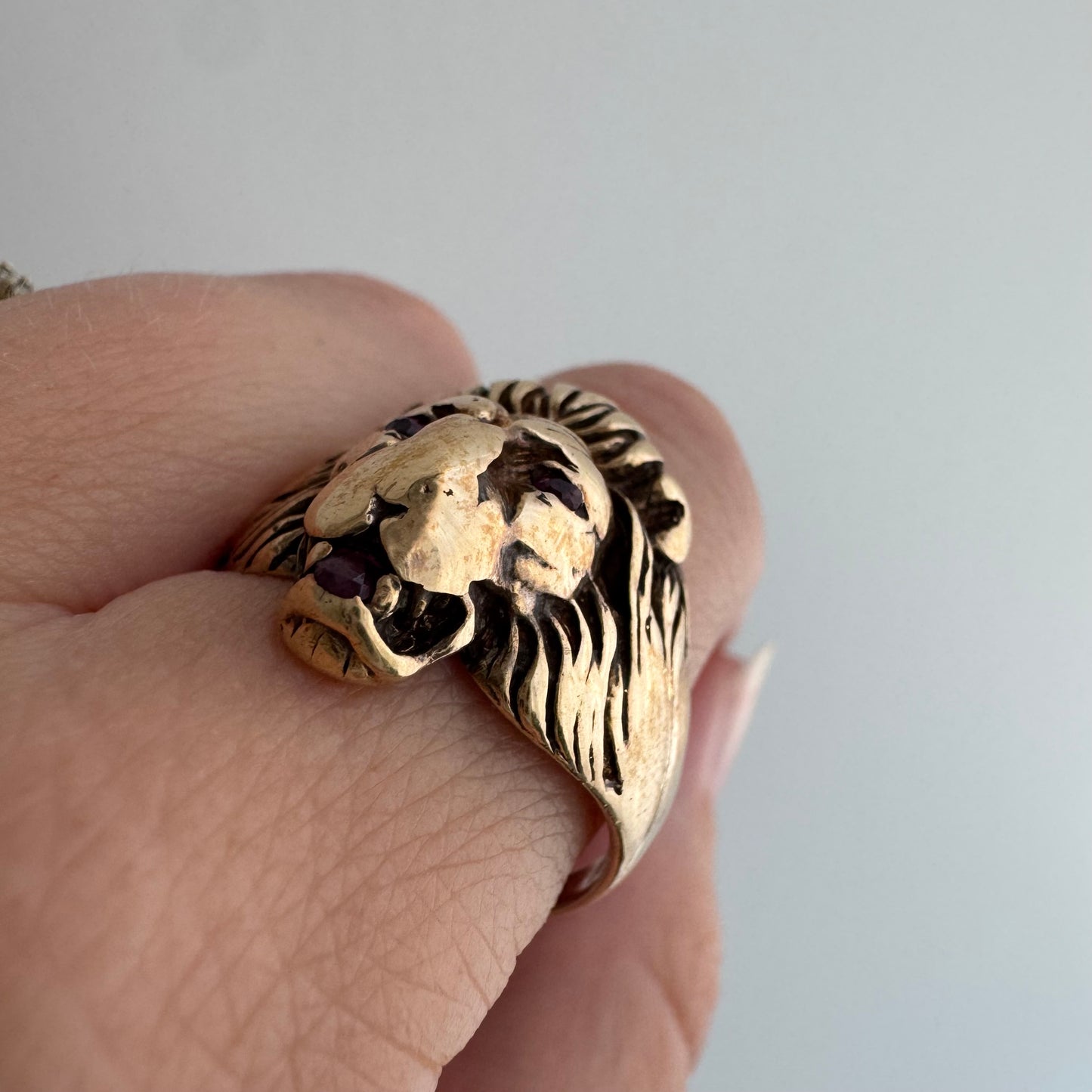 V I N T A G E // ruby roar / 10k and luby lion face ring / size 10.75 to 11