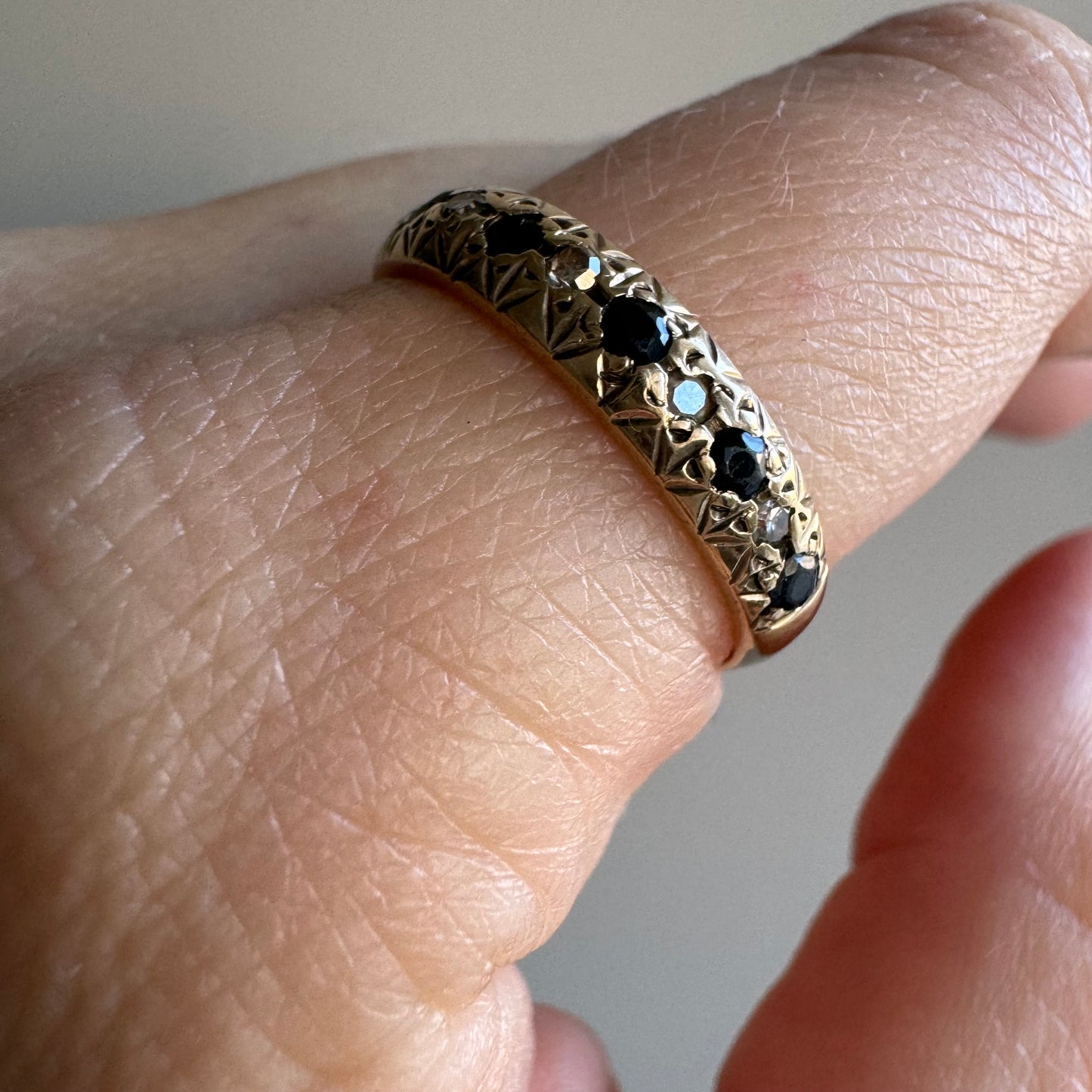 V I N T A G E // scattered stars / 9k gold with dark blue topaz and diamonds starburst-ish band / size 8.25